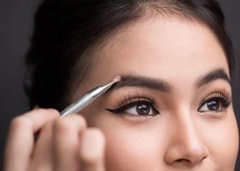 Perfectly Beautiful Highlight Above The Brow Bone Highlighting areas above the brow bone with a highlighter shade