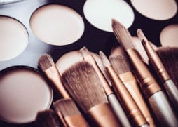 Ance-prone makeup brushes and foundation for your skin type